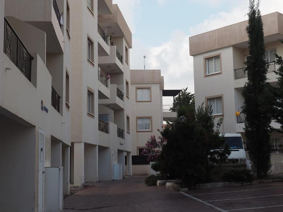 A Stone'S Throw From Everything Paphos 外观 照片