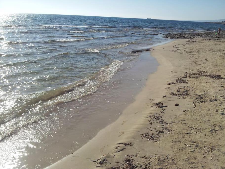 A Stone'S Throw From Everything Paphos 外观 照片