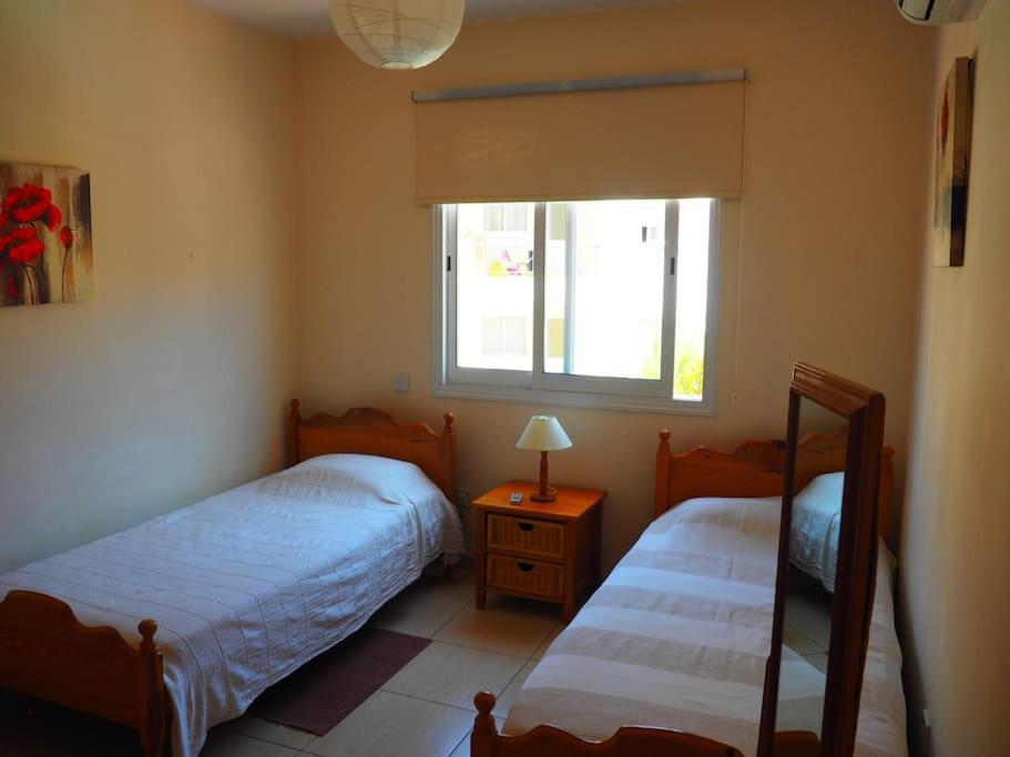 A Stone'S Throw From Everything Paphos 外观 照片