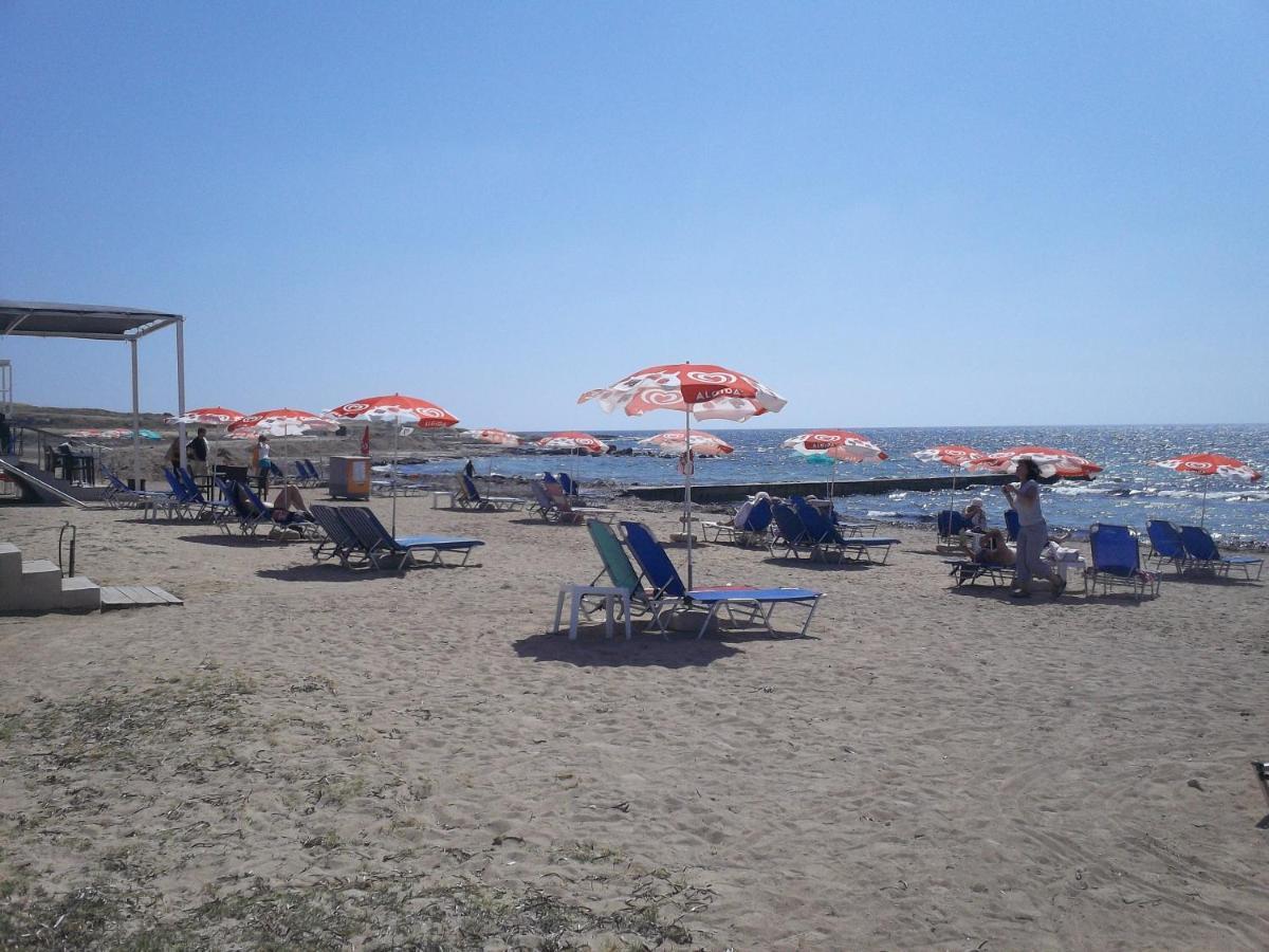 A Stone'S Throw From Everything Paphos 外观 照片