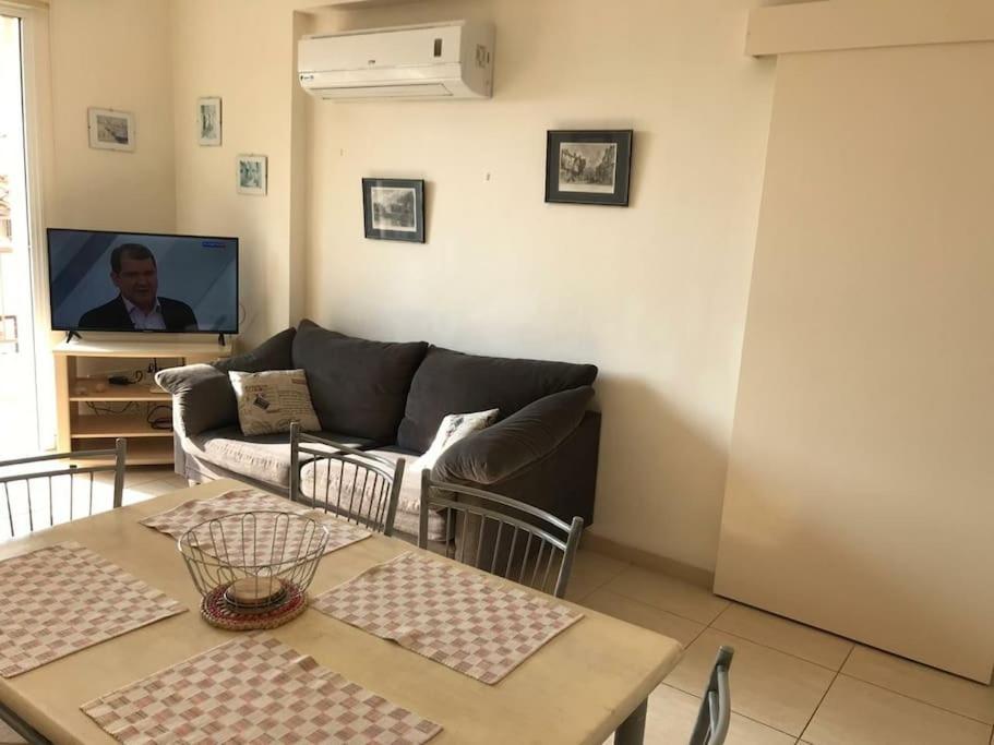A Stone'S Throw From Everything Paphos 外观 照片