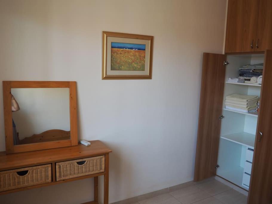 A Stone'S Throw From Everything Paphos 外观 照片