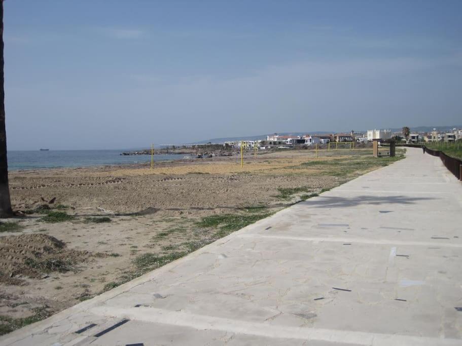 A Stone'S Throw From Everything Paphos 外观 照片